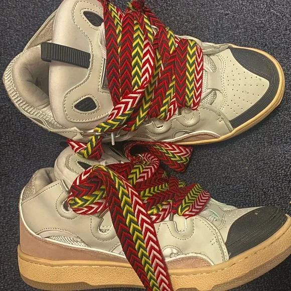 Kids High-Top Sneakers with Multicolor Laces - Picture 2 of 4